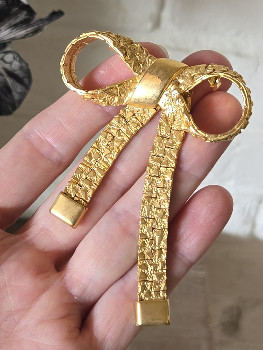 Vtg Mid Century Textured Bow Brooch, Gold Tone, Retro, 3"